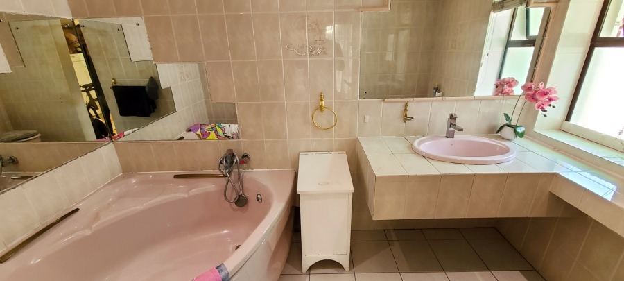 3 Bedroom Property for Sale in Cravenby Western Cape